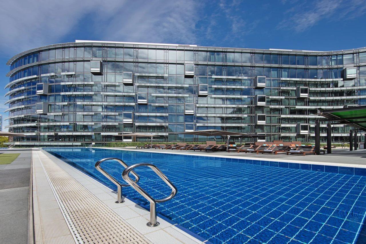 Отель The Darling At The Star Сидней Экстерьер фото The swimming pool at the hotel